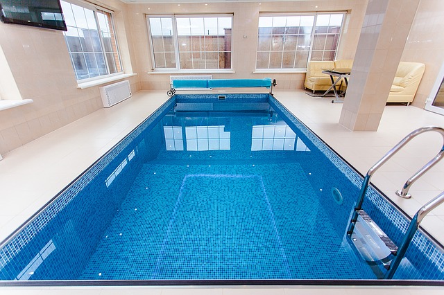 Bazén v interiéru.jpg